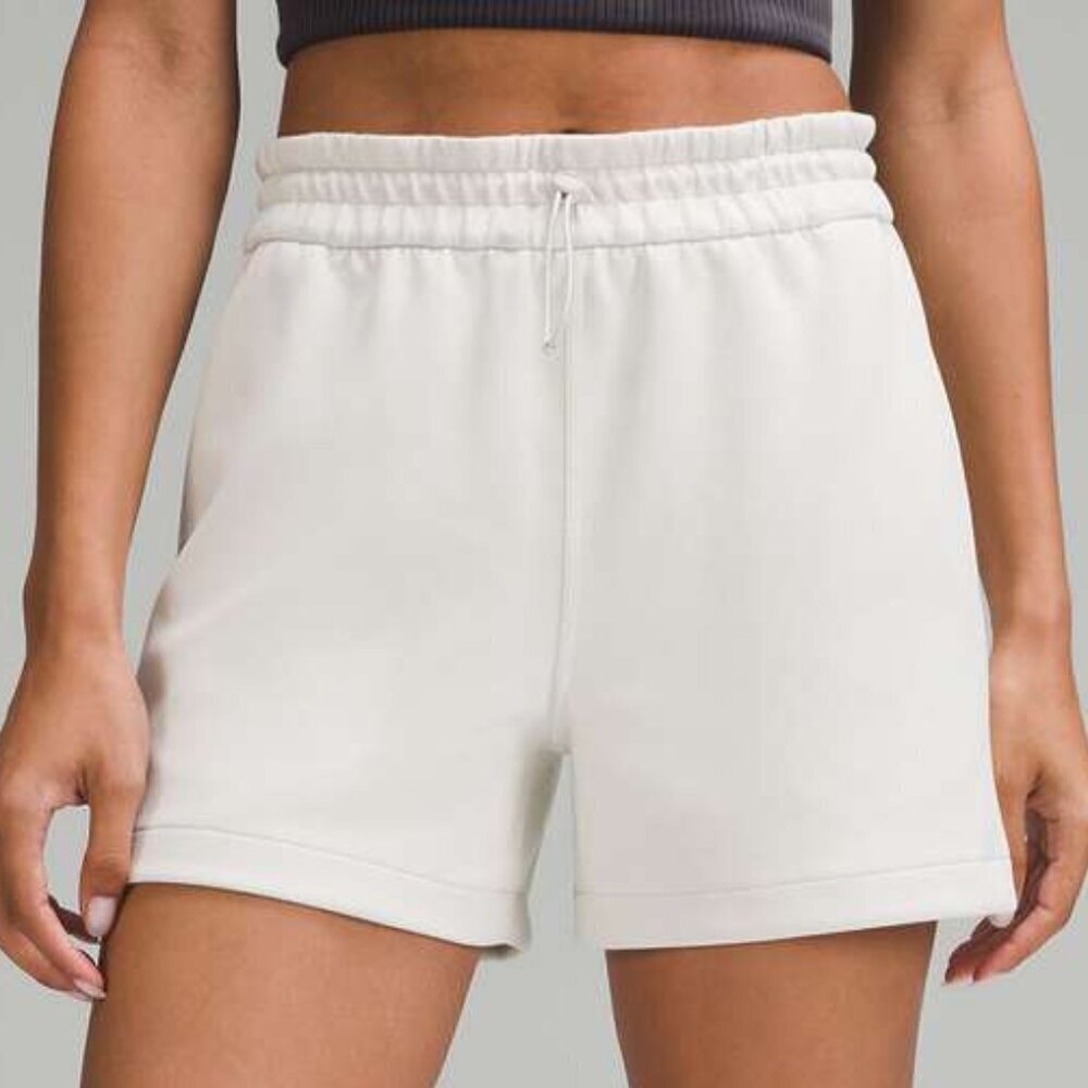 Lululemon Softstreme High-Rise Short 4" - 10 Bone